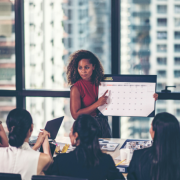A educação de jovens e adultos transforma realidades, como reforça o Instituto Econacional.