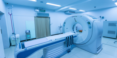 Dra. Thaline Neves Coutinho explica como a ressonância magnética fetal oferece uma visão detalhada e segura do desenvolvimento do bebê além do ultrassom.