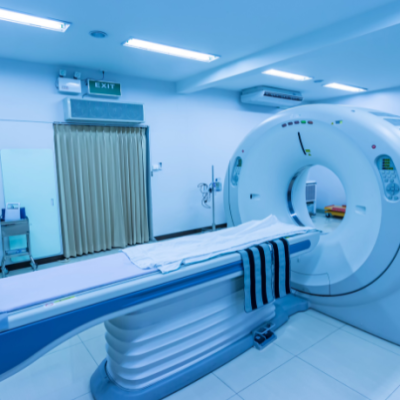 Dra. Thaline Neves Coutinho explica como a ressonância magnética fetal oferece uma visão detalhada e segura do desenvolvimento do bebê além do ultrassom.