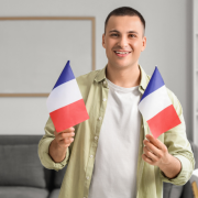 Leonardo Rocha de Almeida Abreu apresenta o charme do sul da França, onde elegância e paisagens se encontram.