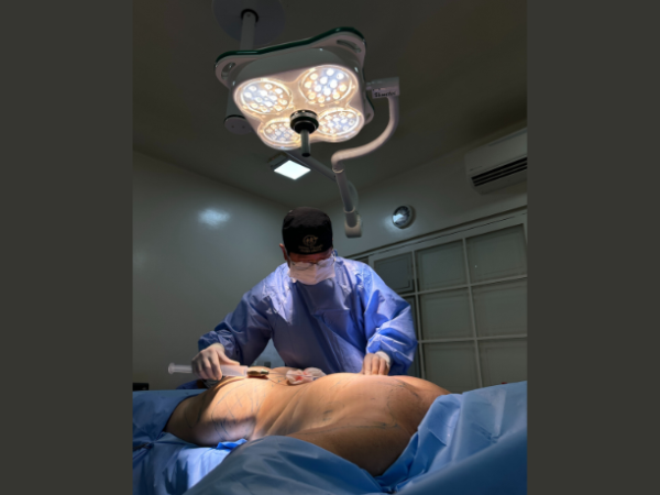 Milton Seigi Hayashi revela como a gluteoplastia moderna busca proporção e equilíbrio, respeitando a individualidade de cada corpo.