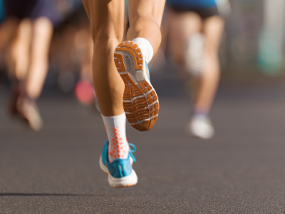 Com foco em longevidade esportiva, Márcio Velho da Silva mostra como a corrida de rua sustentável equilibra performance, clima e qualidade do ar.