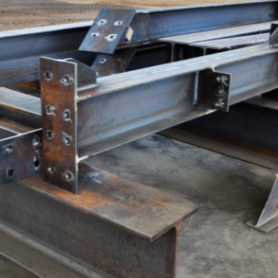 Soluções com vigas treliçadas pré-fabricadas para obras com acesso limitado, desenvolvidas para Valderci Malagosini Machado.