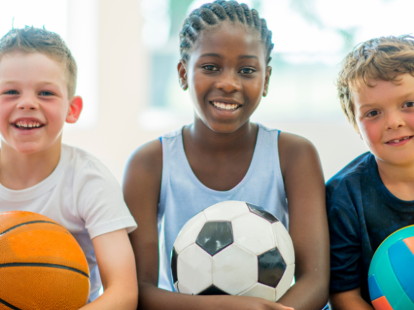 Sérgio Bento De Araújo mostra como a educação esportiva contribui para o desenvolvimento da cooperação, do respeito e dos valores sociais no ambiente escolar.